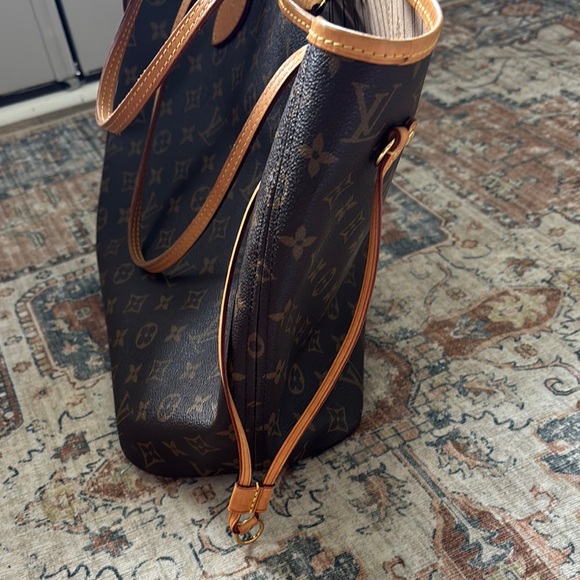 Louis Vuitton Neverfull MM Monogram Tote Bag - Brown - Picture 2 of 4